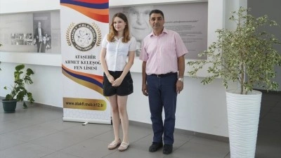 YDT Rus&ccedil;a birincisi Ela Demirel'in hedefi m&uuml;hendislik