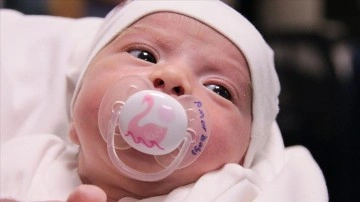 Yemek borusu nefes borusuna yapışık ve kapalı doğan bebeğe "hayat" operasyonu