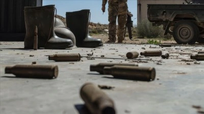 Yemen h&uuml;k&uuml;metine bağlı g&uuml;&ccedil;ler, Marib'de Husilere ait askeri noktaları hedef aldı