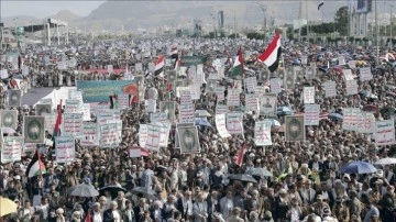 Yemenliler, İşgalci İsrail'in Refah kentine yönelik saldırılarını protesto etti