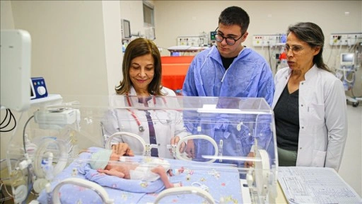 Yenidoğan uzmanının doktor adayı oğlu kendisi gibi prematürelere umut olmak istiyor