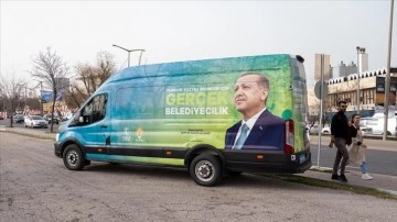 Yerel seçim kampanyalarında park halindeki araçlar billboard gibi kullanıldı