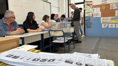 Yerel y&ouml;netimler i&ccedil;in 6 beldede vatandaşlar sandık başında
