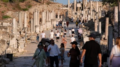Yerli turistler ilk &ccedil;eyrekte aile ziyaretine 50,2 milyar, tatile 33 milyar lira harcadı