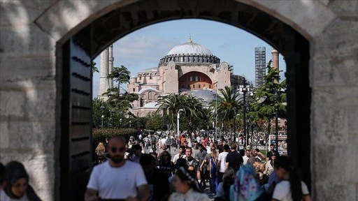 Yerli turistler yılın ikinci çeyreğinde 116,9 milyar lira seyahat harcaması yaptı