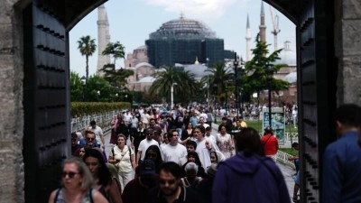 Yerli turistler yılın ilk &ccedil;eyreğinde 102,3 milyar lira seyahat harcaması yaptı