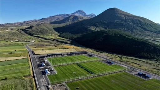 Yerli ve yabancı futbol takımları, yeni sezon hazırlıkları için Erciyes'i tercih ediyor