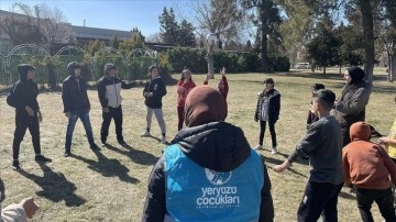 Yeryüzü Çocukları Derneği depremzede çocukların yüzünü güldürüyor