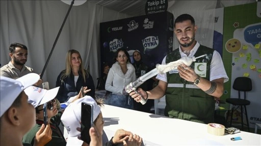 Yeşilay TEKNOFEST'te çocuklara bağımlılığın zararlarını deneylerle anlattı