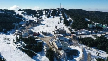 Yılbaşı tatillerinin gözdesi Uludağ'da kar az olmasına rağmen rezervasyonlar hareketli