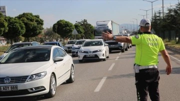 Yollarda tatil dönüşü yoğunluğu devam ediyor