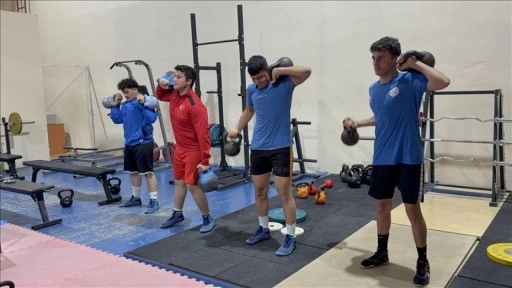 Yozgat'ta yeni şampiyon güreşçiler yetişiyor