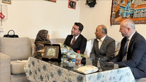 YTB Başkanı Turus, İsveç'e ilk gelenlerden 100 yaşındaki Esma Zengin'i ziyaret etti