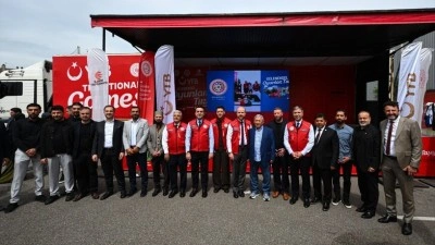 YTB'nin Geleneksel Oyunlar Tırı, Fransa'nın Lyon kentinde gen&ccedil;lerle buluştu