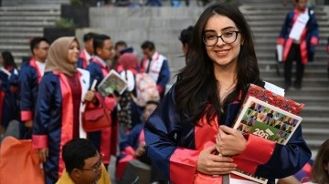 YTB Türkiye Burslarıyla mezun olan uluslararası öğrenciler, Türkiye'de aldıkları eğitimden memn