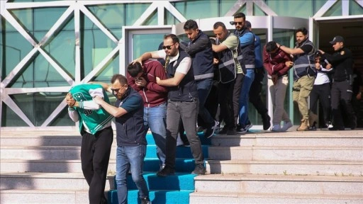 Yüksek takipçili sahte sosyal medya hesaplarından dolandırıcılık yapan 11 şüpheli tutuklandı