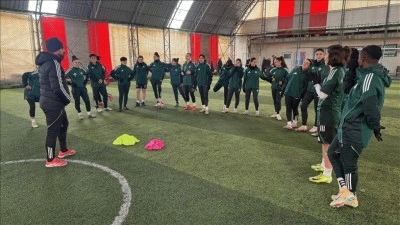 Y&uuml;ksekovaspor Kadın Futbol Takımı zirve iddiasını s&uuml;rd&uuml;r&uuml;yor