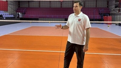 Yunan ekibi Panionios'u &ccedil;alıştıran Yunus &Ouml;&ccedil;al'a g&ouml;re sporcular iki &uuml;lke arasında k&ouml;pr&uuml; olu