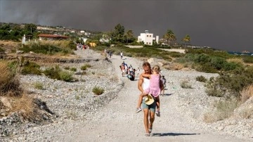 Yunanistan bu yıl da kavurucu sıcaklar ve orman yangınlarıyla sınanıyor
