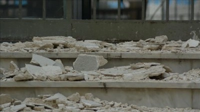 Yunanistan'da 5,3 b&uuml;y&uuml;kl&uuml;ğ&uuml;ndeki depremde 140'tan fazla binanın hasar g&ouml;rd&uuml;ğ&uuml; tespit edild