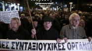 Yunanistan'da emeklilerin çilesi bitmiyor