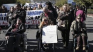 Yunanistan'da engellilerden 'kemer sıkma' protestosu