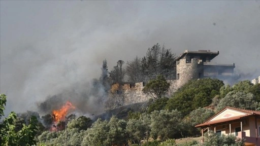Yunanistan'da orman yangınları nedeniyle gece boyunca tahliyeler devam etti