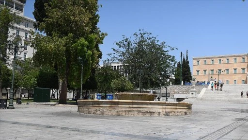 Yunanistan'da yüksek sıcaklıklar sebebiyle öğle saatlerinde açık alanlardaki çalışmalar yasaklandı