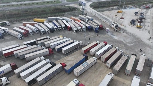 Yunanistan'daki çiftçi eylemi, Avrupa'ya yük taşıyan tır sürücülerini etkilemeye devam edi