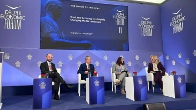 Yunanistan'daki Delfi Ekonomi Forumu'ndaki panelde medyadaki değişim ve g&uuml;venilirlik ele alındı