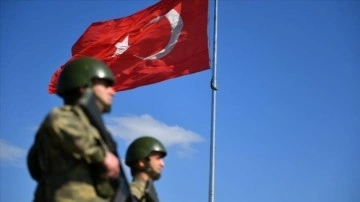 Yunanistan ve Suriye sınırında 14'ü terör örgütü mensubu 32 kişi yakalandı