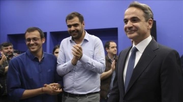 Yunanistan'da dünkü seçimin galibi Miçotakis, hükümet kurma görevini iade etti