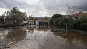 Yunanistan'da kötü hava koşulları nedeniyle su baskınları yaşanıyor