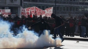 Yunanistan'da öğrenciler, özel üniversitelerin açılmasına imkan tanıyan yasayı protesto etti