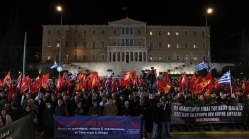 Yunanistan'da, ülkenin AB ve NATO askeri operasyonlarına katılmasına karşı eylem düzenlendi