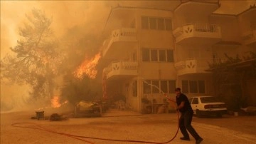 Yunanistan'da yangınlar 5'inci gününde de hız kesmeden devam ediyor