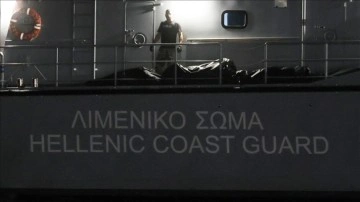 Yunanistan'ın düzensiz göçmenleri taşıyan tekne kazasındaki tutumu mercek altında