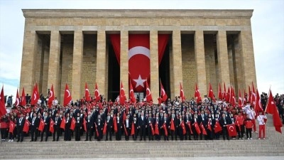Yurdun 81 ilinden gelen gen&ccedil;ler Anıtkabir'i ziyaret etti