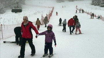 Yurduntepe Kayak Merkezi'nde sömestir yoğunluğu hafta içi de sürüyor
