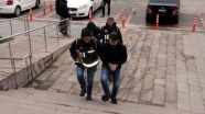 Yurt dışına kaçma girişimindeki iki FETÖ şüphelisi tutuklandı