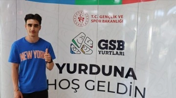 Yurtlardaki ücretsiz konaklamadan yararlanıp tatil yapan gençler Adıyaman turunda