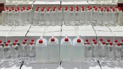Yurtta yılın ilk &ccedil;eyreğinde 232 bin 442 litre sahte i&ccedil;ki ele ge&ccedil;irildi