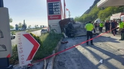 Zonguldak'ta takla atan otomobil akaryakıt istasyonundaki &ccedil;ocuklara &ccedil;arptı: 6 yaralı