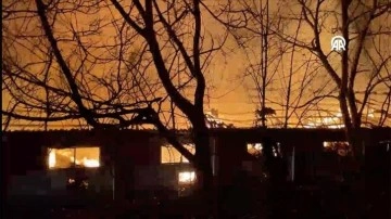 Zonguldak'ta tekstil atölyesinin deposunda çıkan yangına müdahale ediliyor