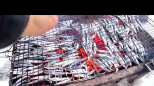 2 bin rakımdaki Pokut Yaylasında hamsi ve kar suyu ile çay keyfi