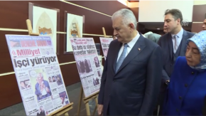 Başbakan Yıldırım, 28 Şubat dönemine ait gazete manşetlerinden hazırlanan sergiyi gezdi