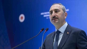 Bakan Gül: Ülkemizi geriye götürmek isteyen vesayetçi zihniyetin muvaffak olması mümkün değildir