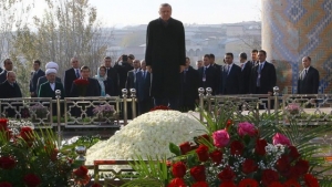 Erdoğan, Kerimov&#039;un Semerkant&#039;taki kabrini ziyaret etti