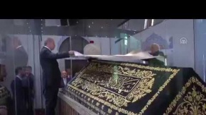 Erdoğan, Yavuz Sultan Selim türbesini ziyaret etti, Kur’an okudu