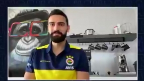 Fenerbahçeli futbolculardan videolu &#039;Evde kal&#039; çağrısı